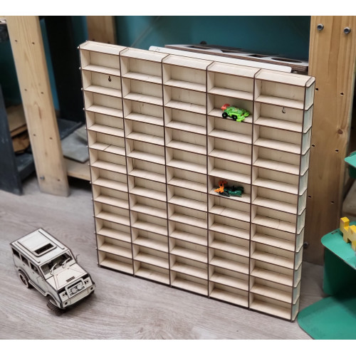 Полка для машинок собранная 1:61  Деревянная парковка настенная для моделек автомобилей
